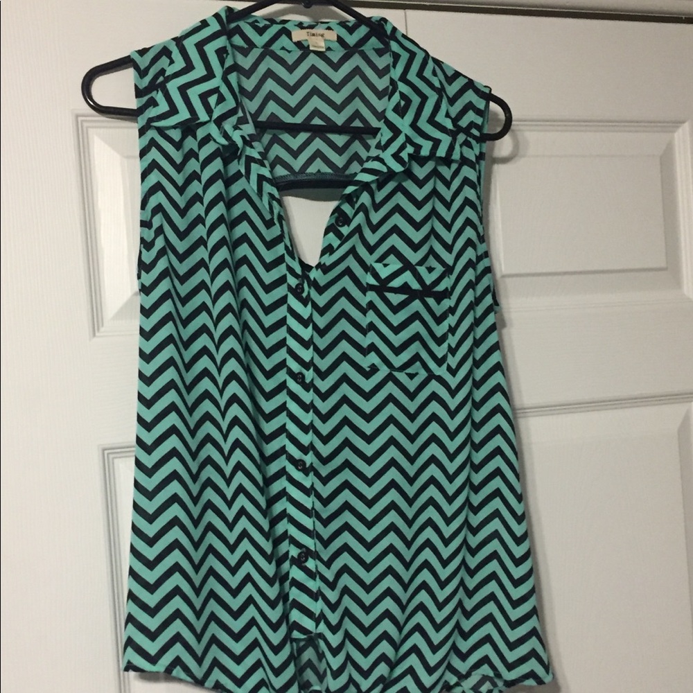 Sleeveless shirt